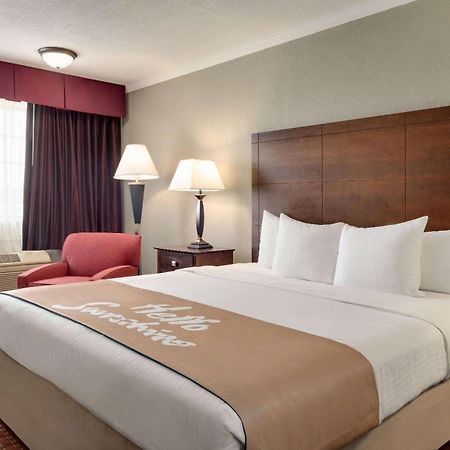 Days Inn By Wyndham Whitmore Lake Екстериор снимка