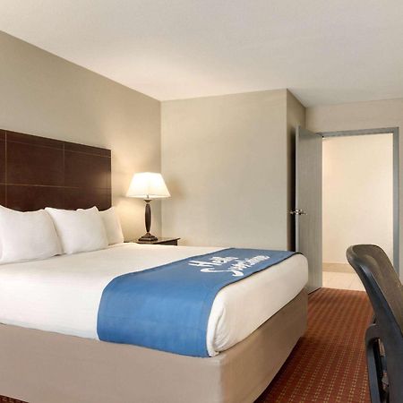 Days Inn By Wyndham Whitmore Lake Екстериор снимка