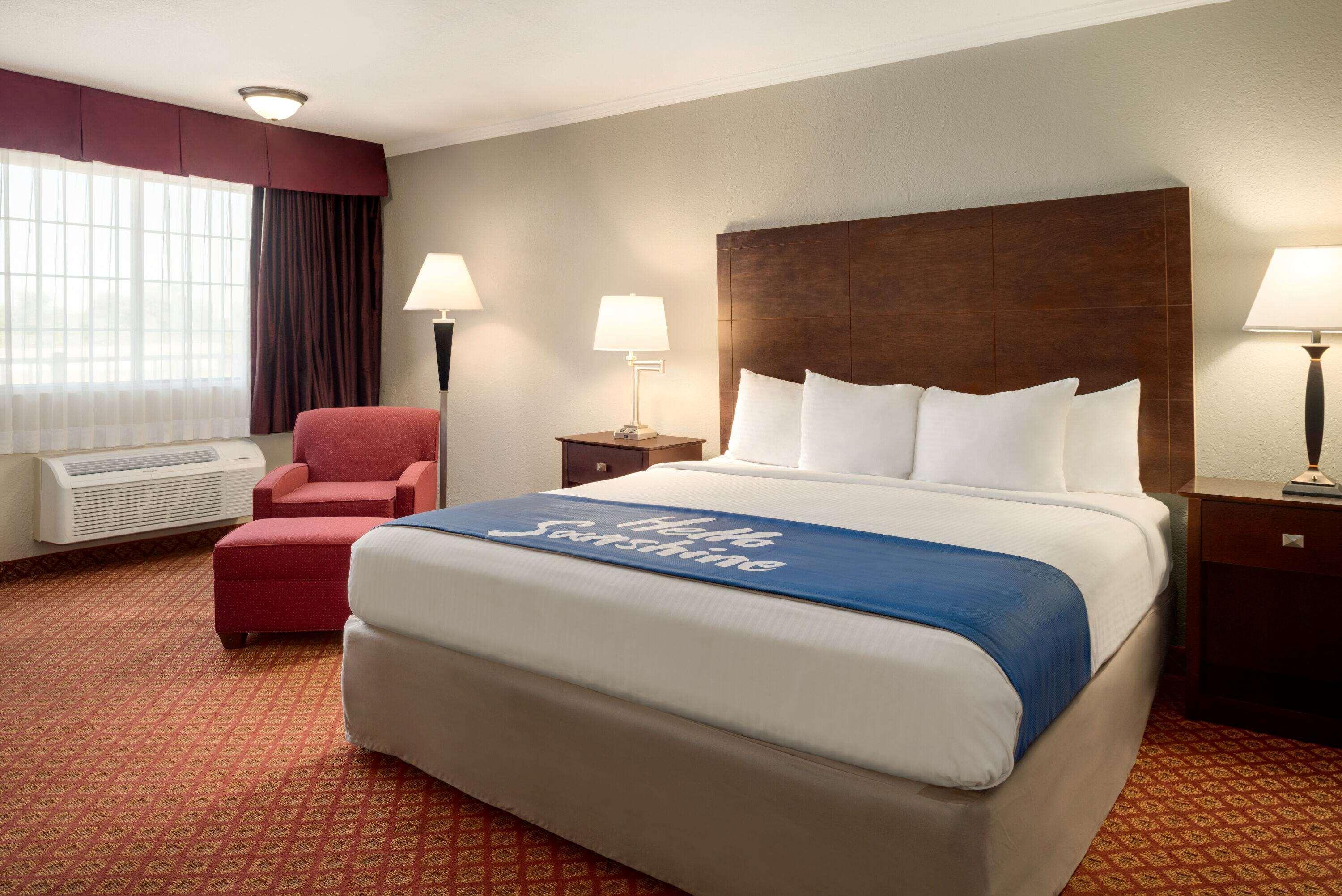 Days Inn By Wyndham Whitmore Lake Екстериор снимка