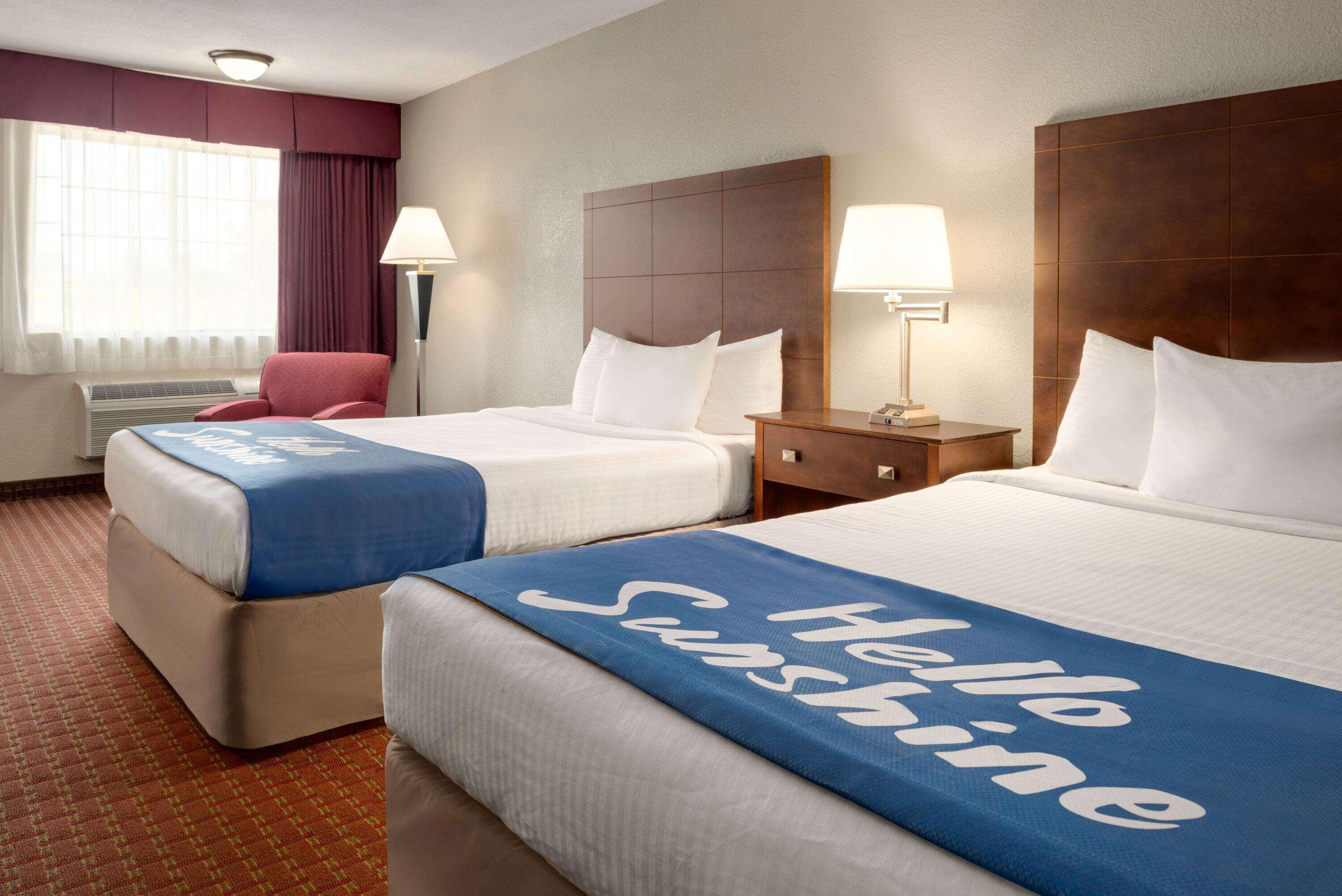 Days Inn By Wyndham Whitmore Lake Екстериор снимка