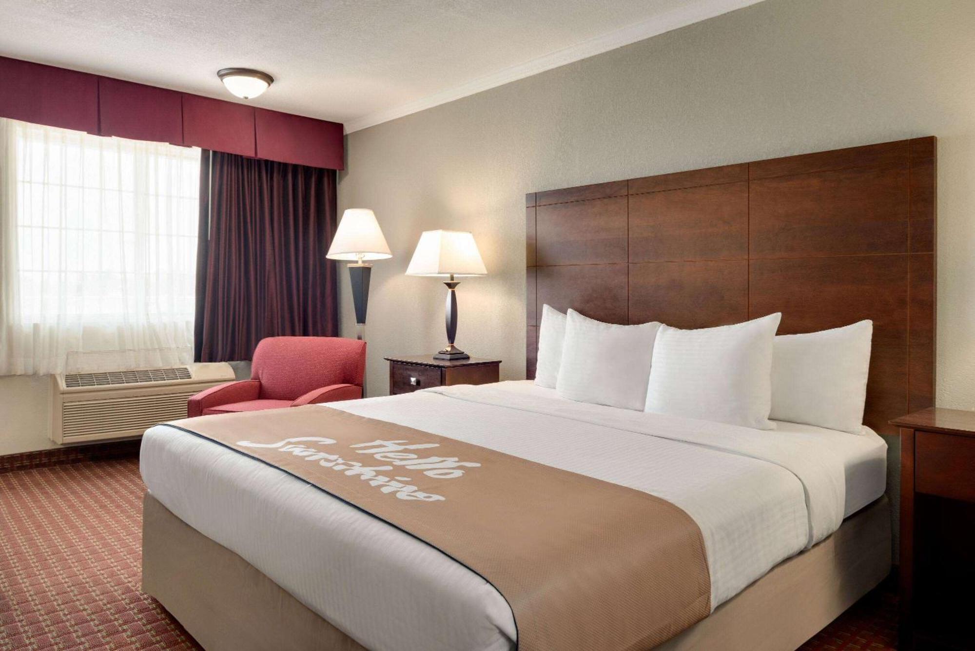 Days Inn By Wyndham Whitmore Lake Екстериор снимка
