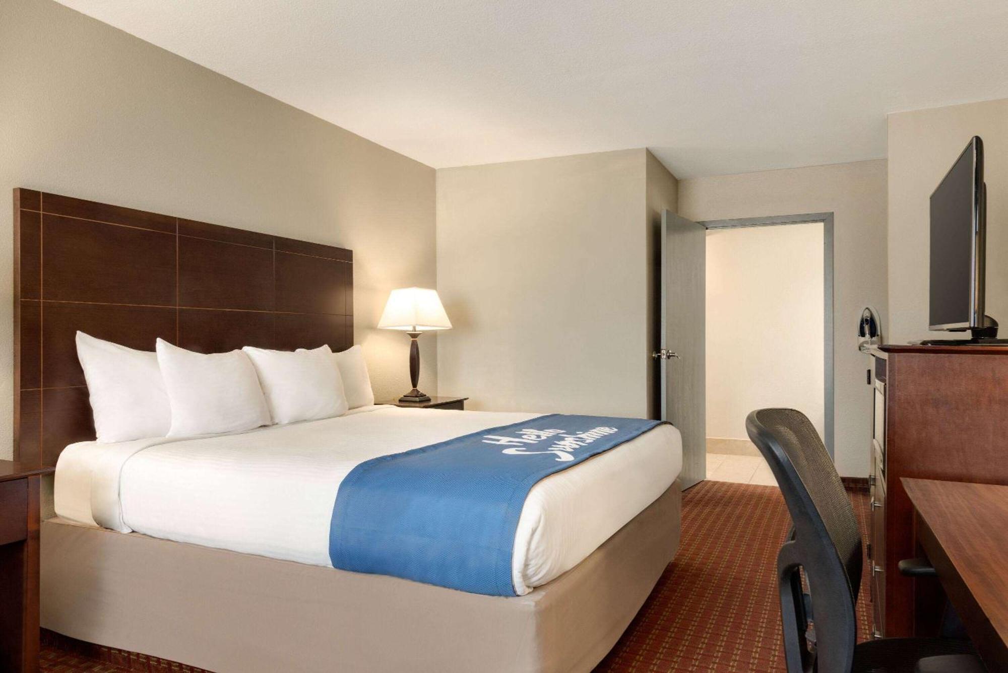 Days Inn By Wyndham Whitmore Lake Екстериор снимка